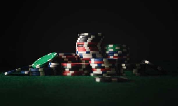 Game round outcome with stake and payout amounts